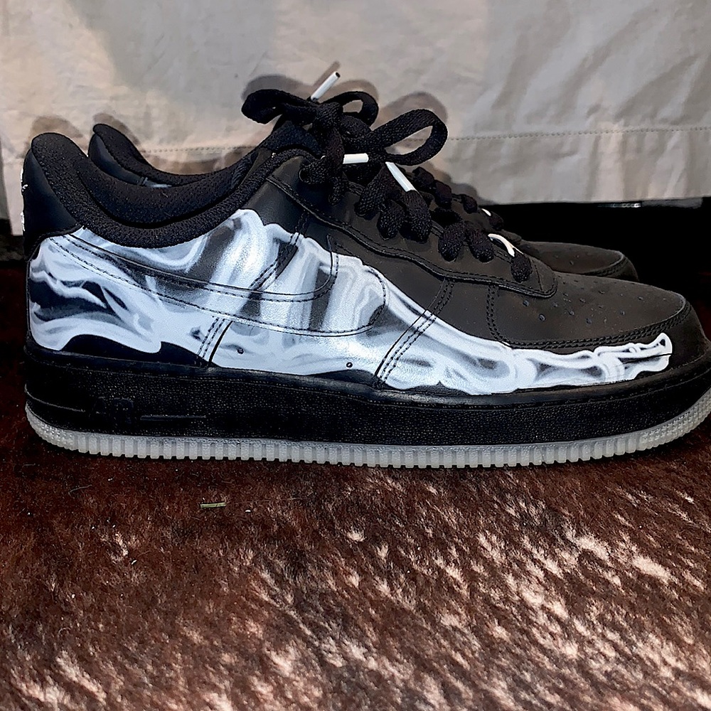 Nike Skeleton Glow-In-The-Dark Air Forces!